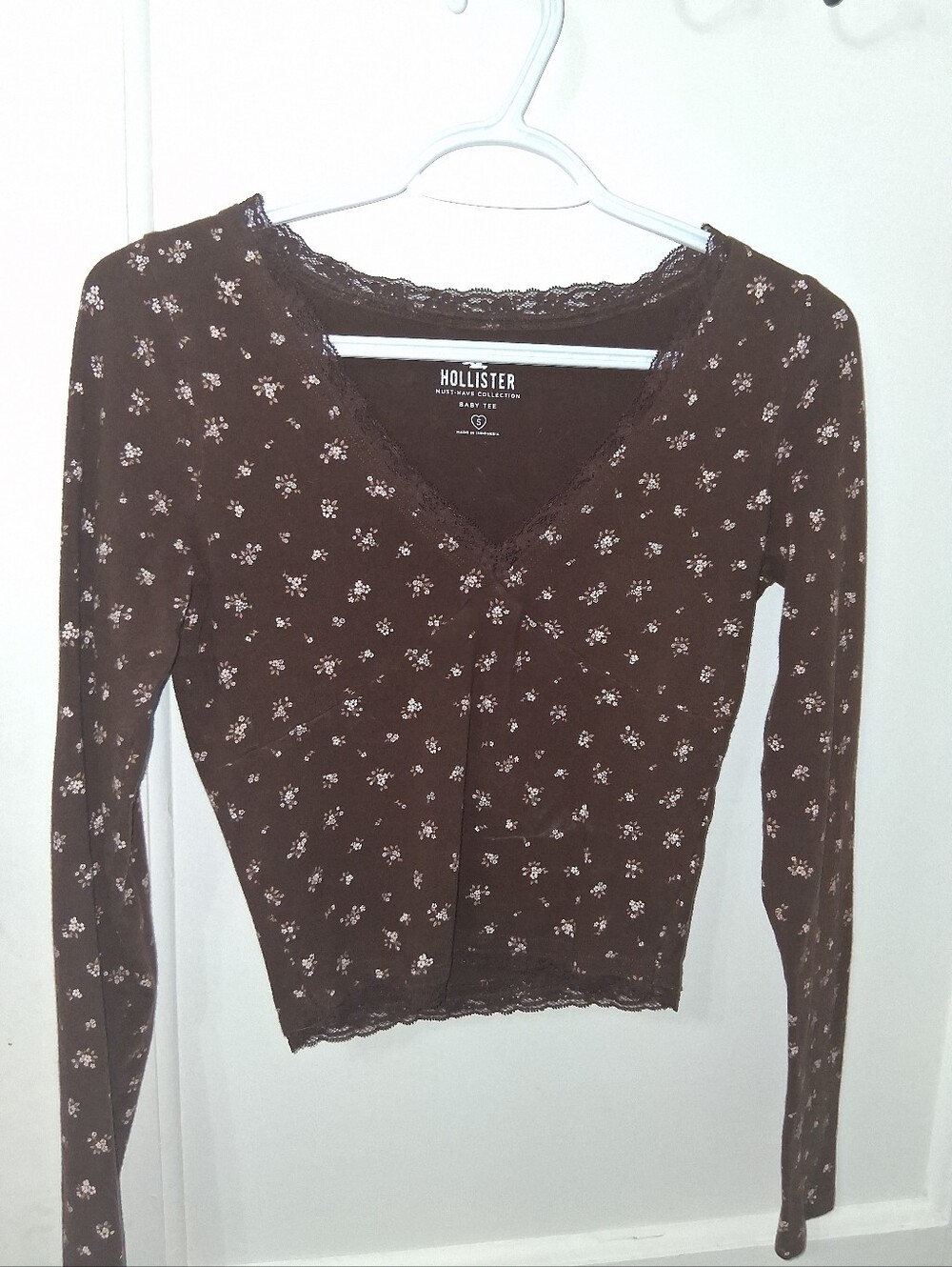 Hollister Long Sleeved Cropped Baby Tee